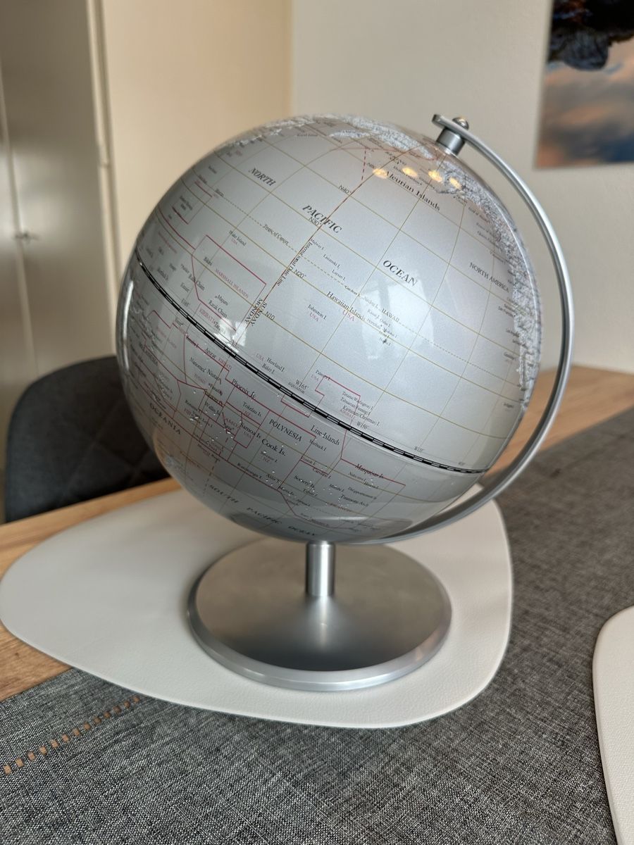 Sonstige Dekorationen & Accessoires: Globus „emform Planet“ in Silber – Gebraucht aus Celerina von Little29