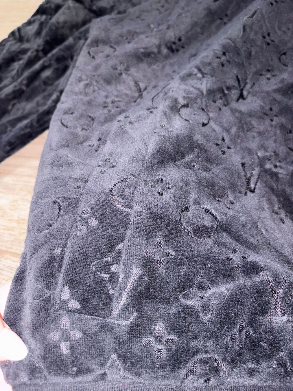 Louis Vuitton Vestes: Louis Vuitton Samtjacke Schwarz – Neuf (Voir description) à Goldach par jil_vnd8 2