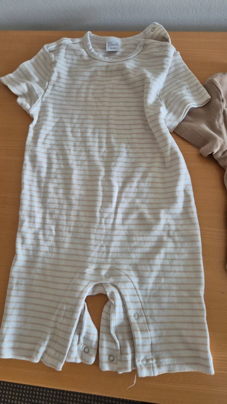 Lotti di vestiti: 5 bodys m. courtes C&A et SMILE, taille 98 – Usato da Goumoens-la-Ville venduto da cfaIII 1