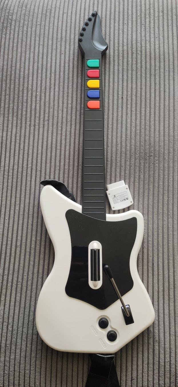 Controller: 2x Originale Guitar Hero Gitarre von RedOctane plus Game – Usato da St.Gallen venduto da Wdragon 1