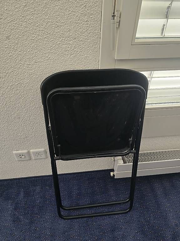 Set di tavolo e panche: Bistrotisch mit 4 Klappstühle  – Usato da Hagendorn venduto da tallytally 2