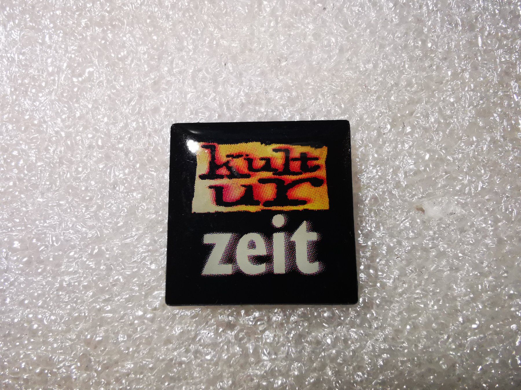 Placchette & Badge: Ansteckpin 8: Kult Ur Zeit – Usato da Oppligen venduto da Pin-Fall-Shop