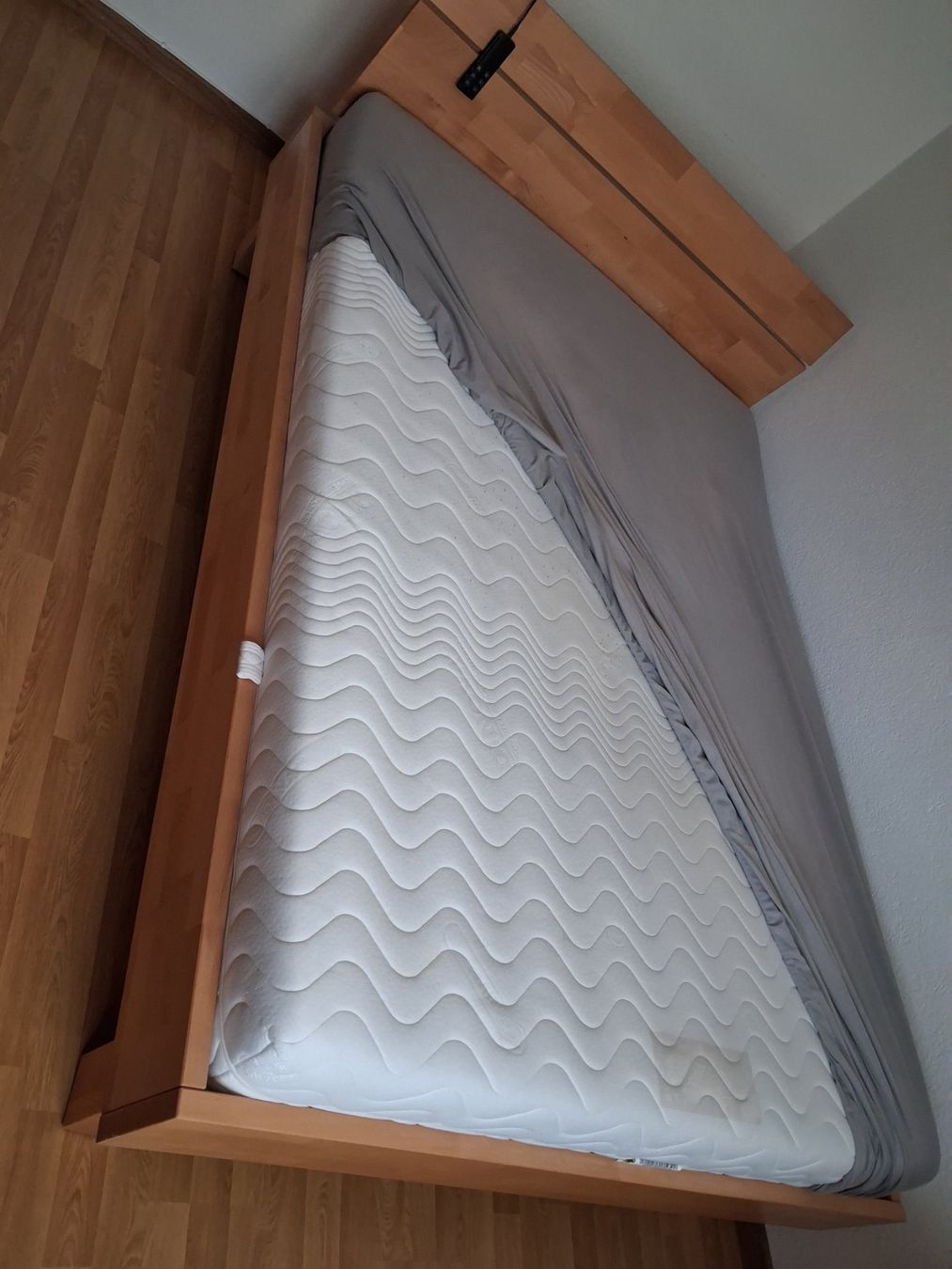 Letti: Bett Elektrisch verstellbar gebraucht – Usato da Latterbach venduto da Nestu 2