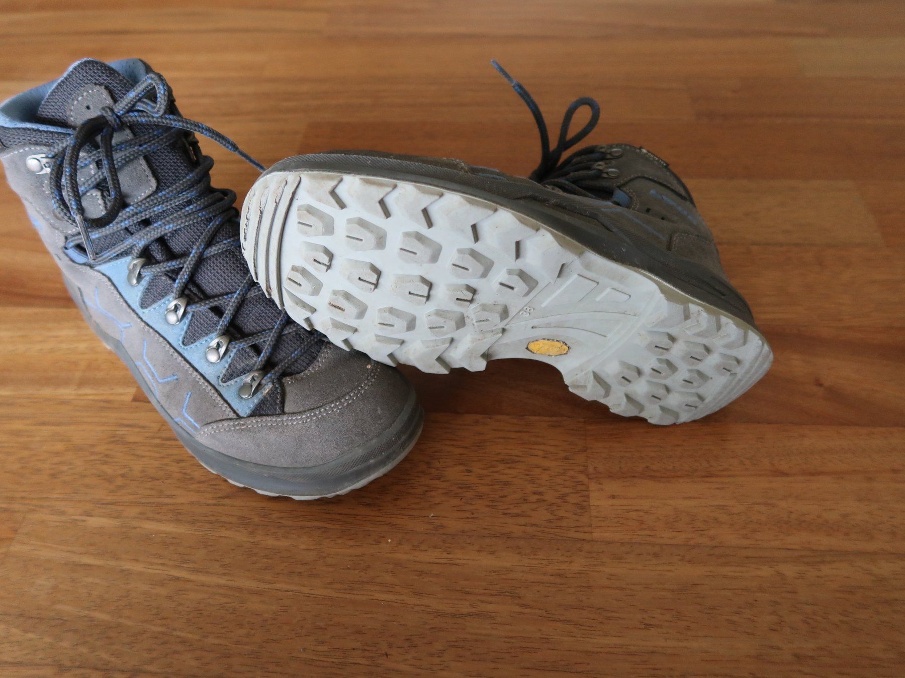 Lowa Chaussures hommes: Wanderschuhe Lowa, Grösse 38, grau – D'occasion à Wangen ZH par Baltis01 3