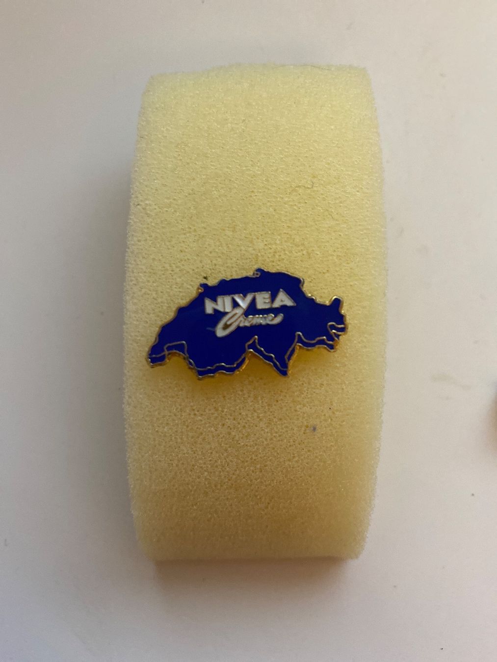 Placchette & Badge: PIN'S - SUISSE - NIVEA – Usato da Le Brassus venduto da cinema13