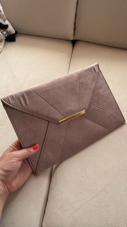 Puder-Rosa Clutch