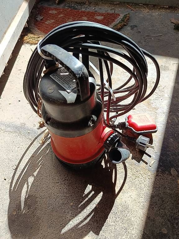 Pumpen & Teile: Schmutzwasser Tauchpumpe  – Gebraucht aus Staufen von leo_d5c7