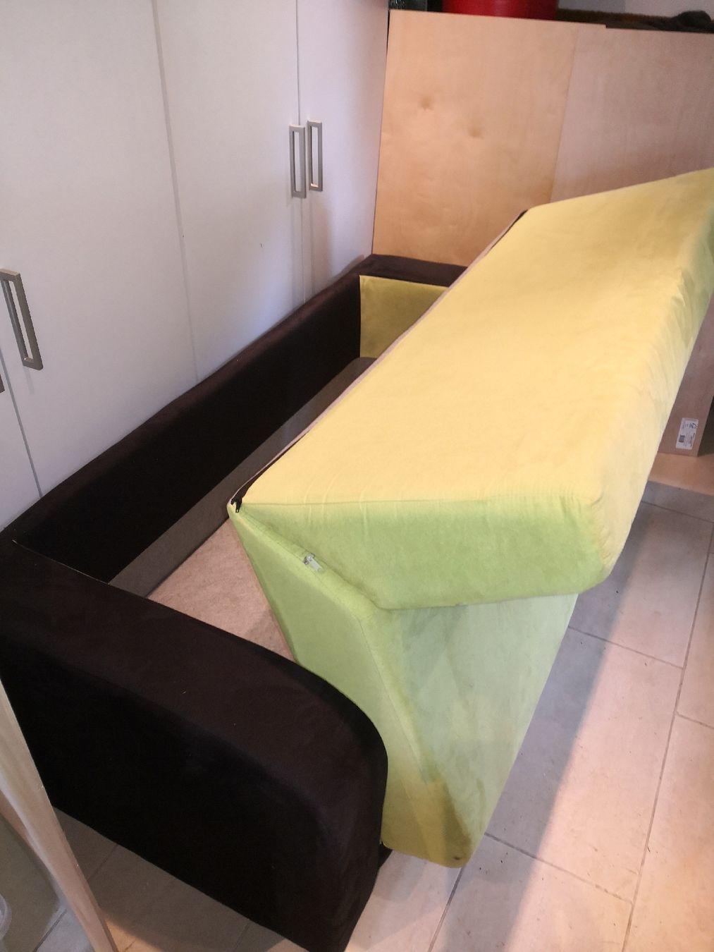 Sofas: Schickes Bettsofa, neuwertig, hellgrün/schwarz – Gebraucht aus Steffisburg von fig_z6nb 2