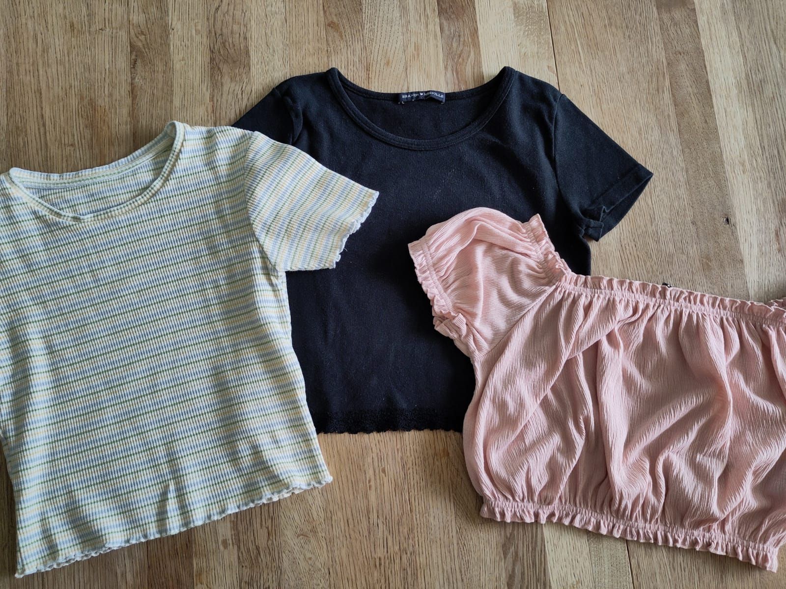 Tops: Set aus 3 Crop-Tops ca. Gr. XS – Gebraucht aus Oberuzwil von venditum.