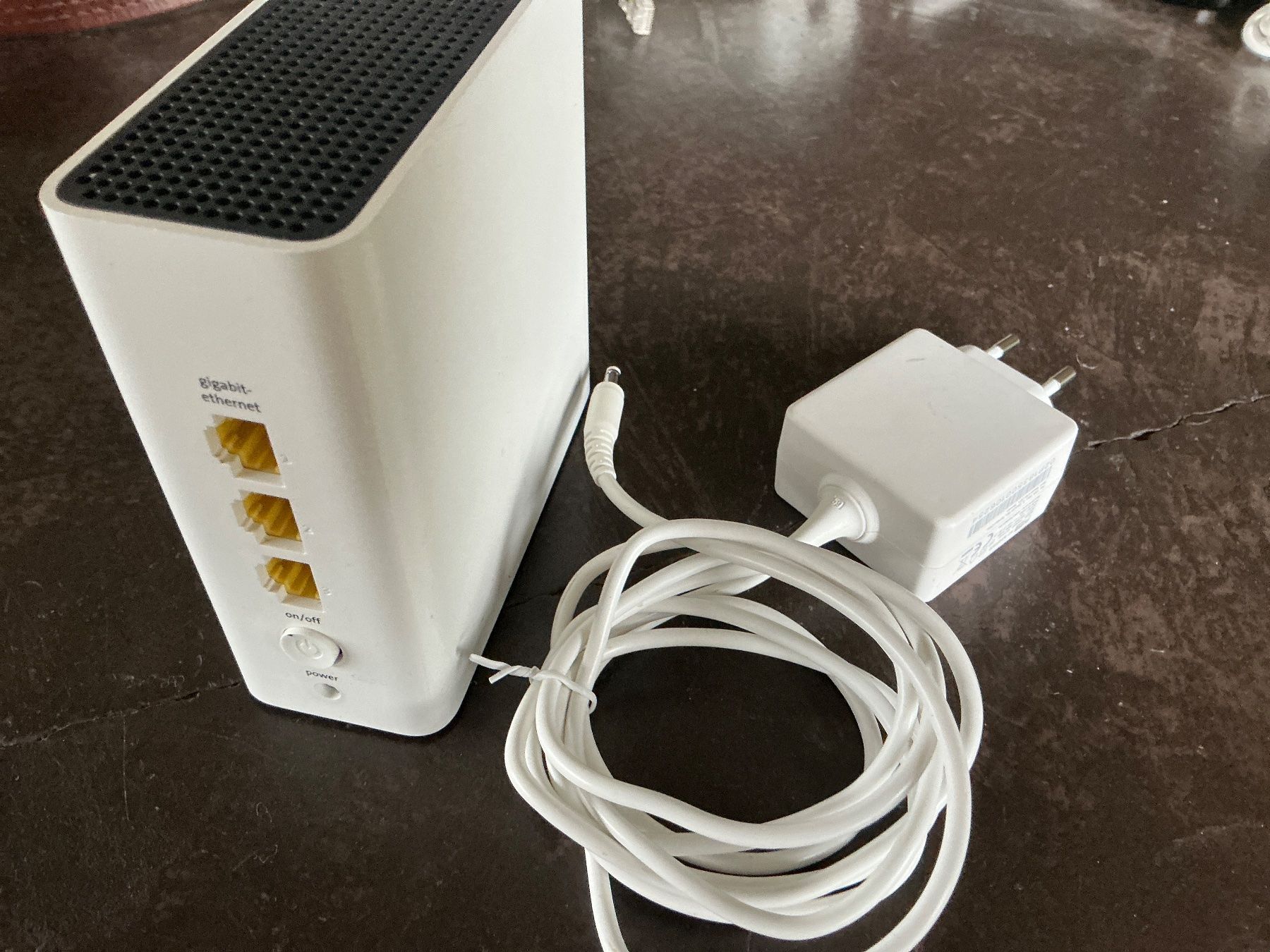 Swisscom WiFi: Swisscom WLAN-Box, état acceptable – D'occasion à COTTENS VD par Lunaebuyers 1