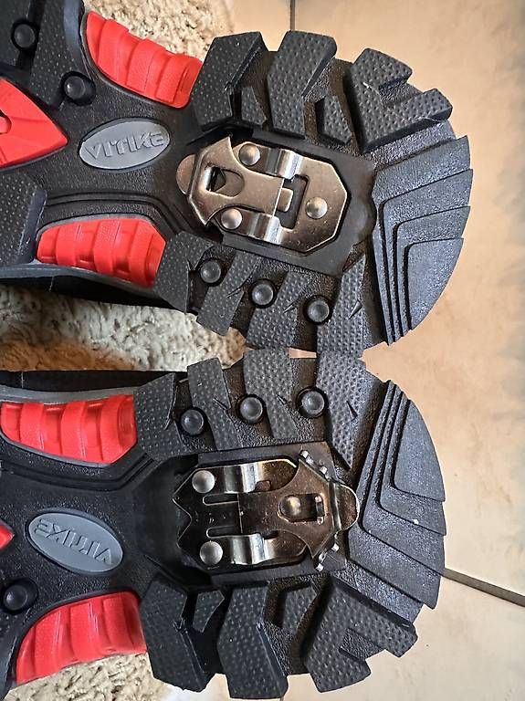 Schuhe für Jungen: Warme Winterschuhe mit Spikes 30 neu – Gebraucht aus Fehren von Flugzeug1177 4