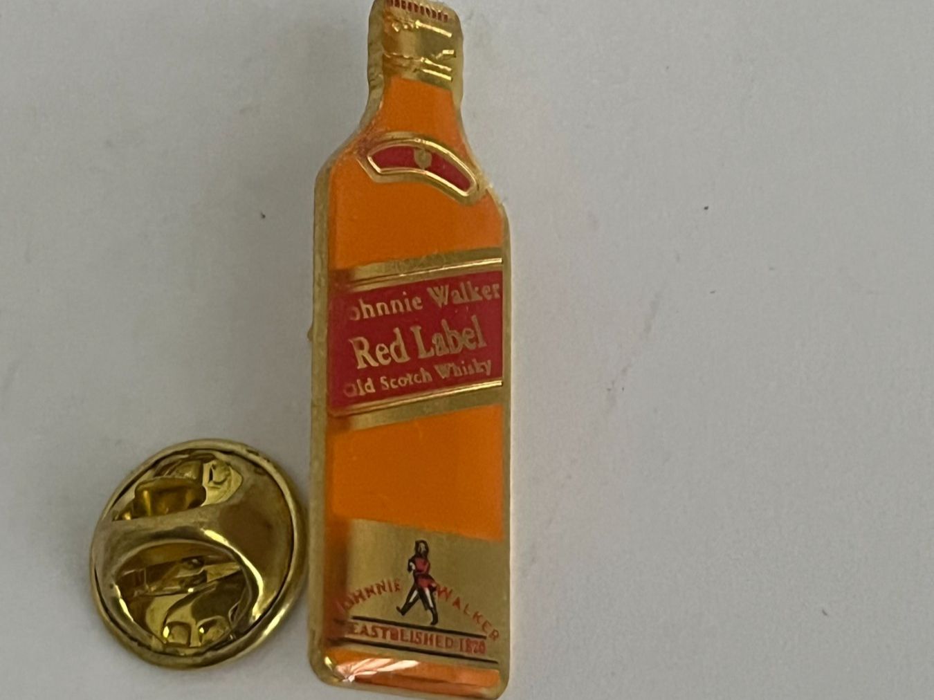 Placchette & Badge: Pin Johnnie Walker Red Label Flasche – Usato da Dietikon venduto da sch_w2tw