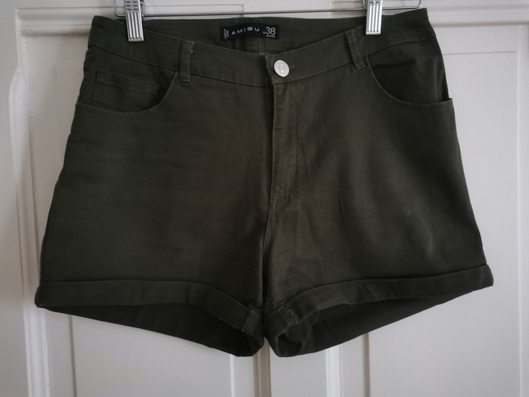 Hosen: Shorts Hotpants olive khaki Gr.38 – Gebraucht aus Zürich von Hibiskus3