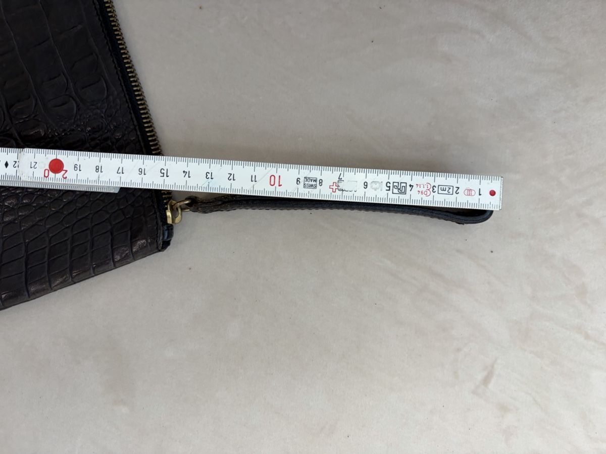 Massimo Dutti Borse: Massimo Dutti Clutch Kroko Optik Schwarz mit Staubbeutel – Usato da Niederrohrdorf venduto da mitchelicious 3