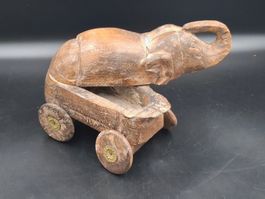 Antike indische handgeschnitzte Schatulle Elefant Spielzeug