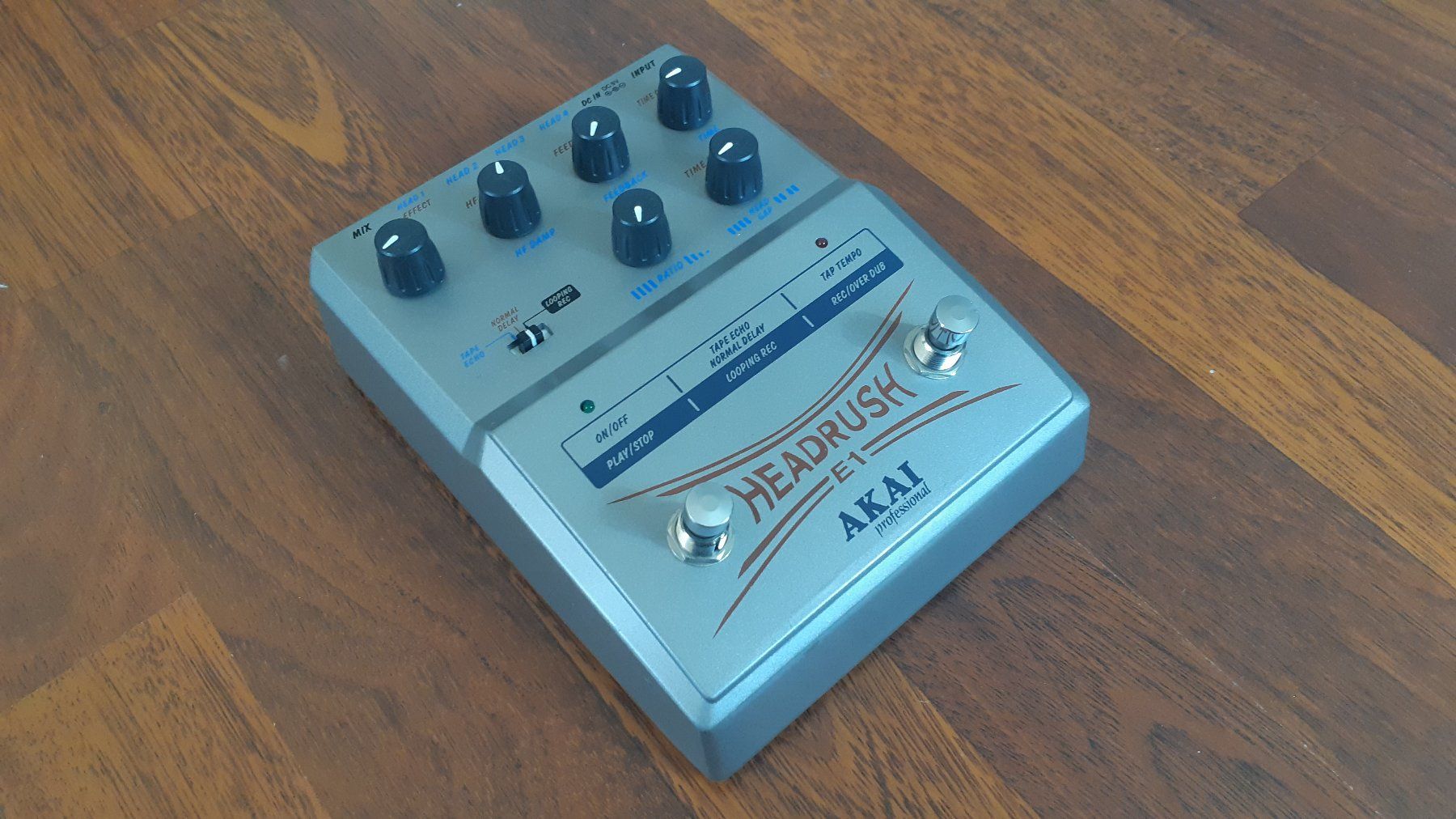 Akai Musikinstrumente: Akai Headrush E1 - Delay/Looper – Gebraucht aus Bern von beerzel