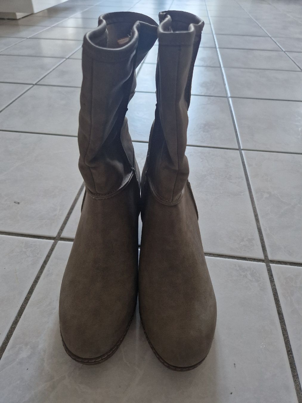 Scarpe da donna: Stiefeletten Grösse 40 – Usato da Aarburg venduto da augenschmaus8