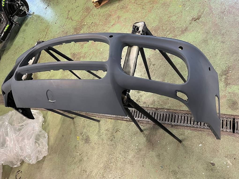 Porsche Tutti pezzi di ricambio auto: Frontstossstange Porsche Cayenne Turbo 2003-> – Nuovo e nell'imballaggio originale da Büsserach venduto da markaz 4
