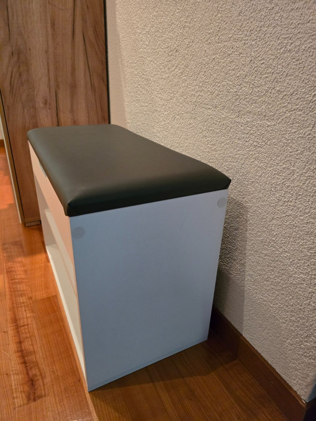 Armadi: Schuhregal mit Sitzfläche, neuwertig – Usato da Ebmatingen venduto da gab_cbw9 3
