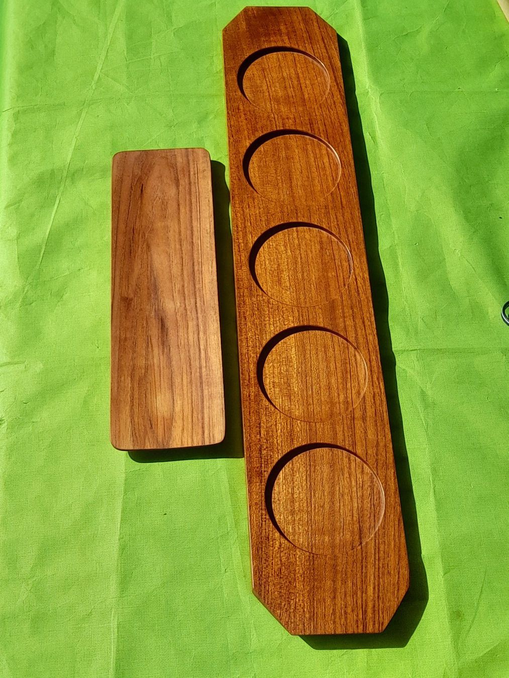 Plateaux: Dänisch Teak Tablett-Set – D'occasion à Aeschi b.Spiez par 52__yhr6