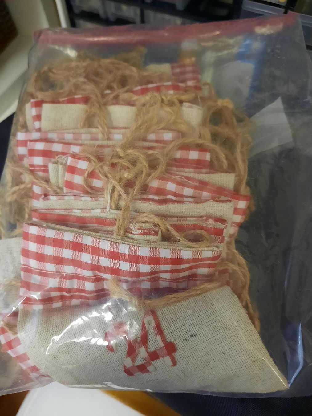 Giocattoli: Adventskalender mit Stoffsäckli – Usato da Basadingen venduto da 7_zwerge 1