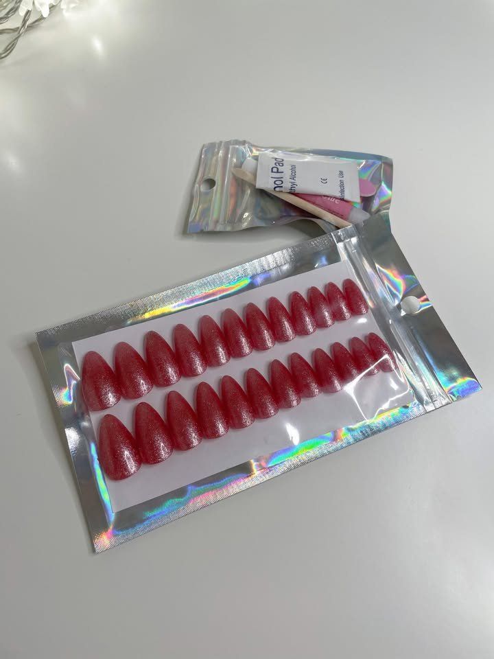 Ongles artificiels: Press on nails – Neuf avec emballage d'origine à Wil SG par ale_x2zk 1
