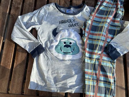Pyjama Gr. 122/128 - Yeti grau bunt kariert