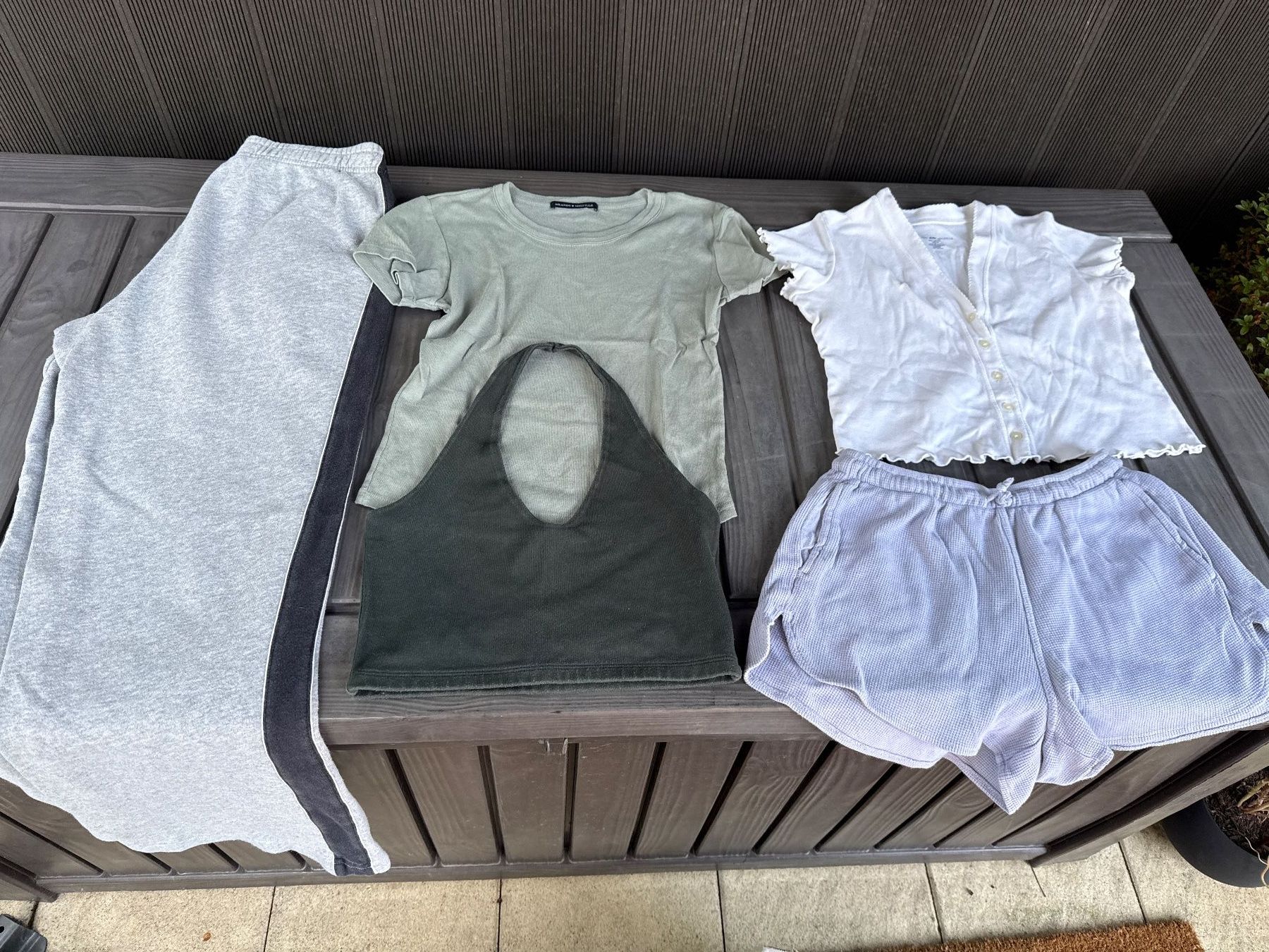 Kleiderpakete: Paket 4 - 5 Teile von Brandy Melville – Gebraucht aus Basel von jetzt-wird-gemistet