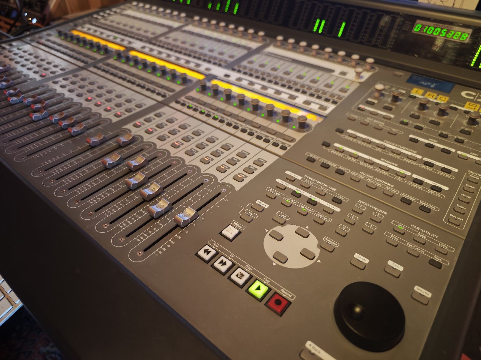 Avid Console di mixaggio: Avid Digidesign C|24 - 24 Motorfader, funktioniert mit Logic – Usato da Brünig venduto da MOS_Sammlung 3