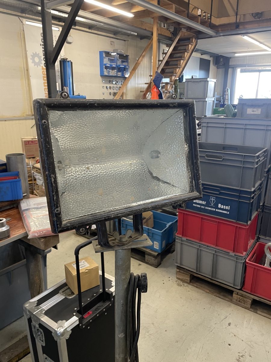 Lampade: Halogenscheinwerfer / Baustrahler – Usato da Flaach venduto da Binz 2