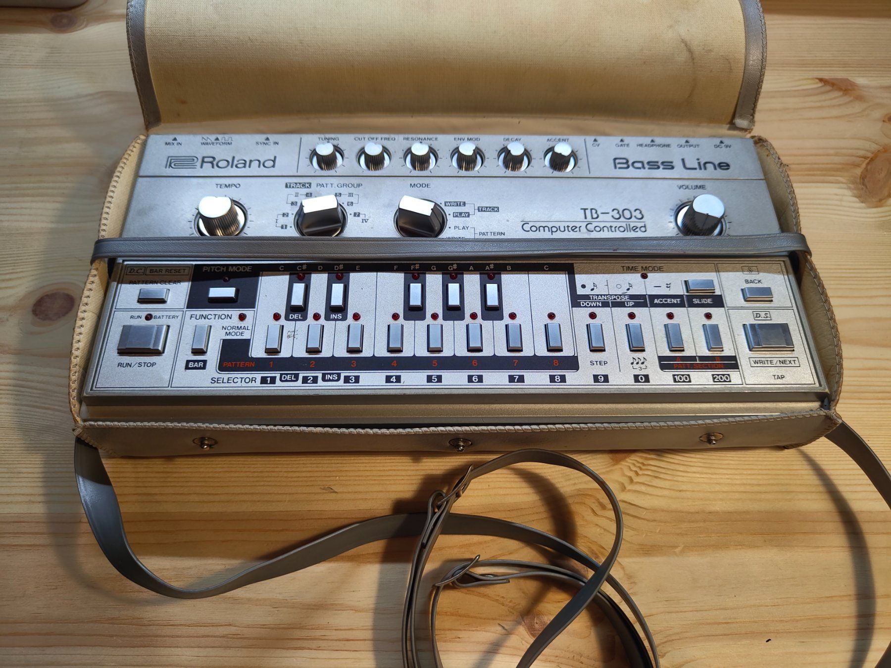 Roland Musikinstrumente: Roland TB-303 – Gebraucht aus Onex von Bidouba 7