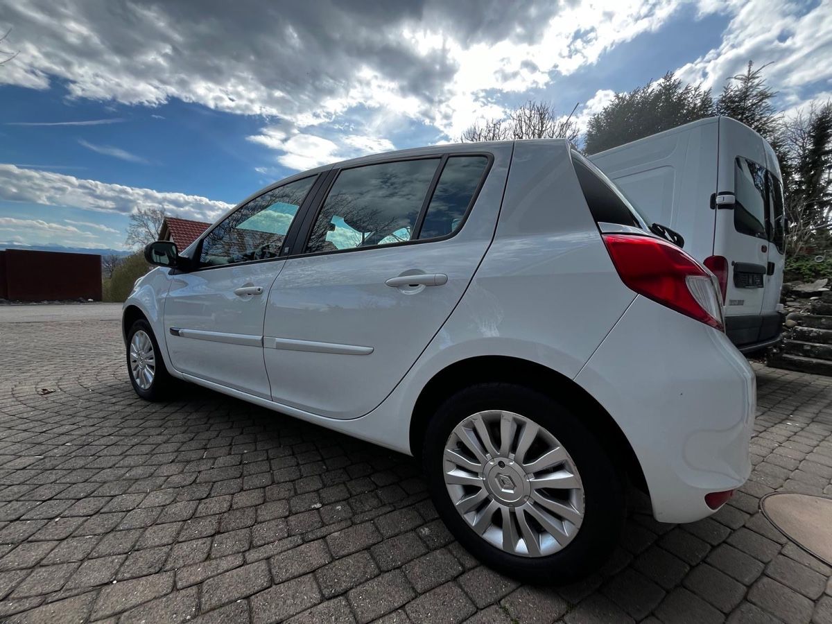 Renault Autos: Renault Clio 1.2  Weiss – Gebraucht aus Warth von sandy445 1