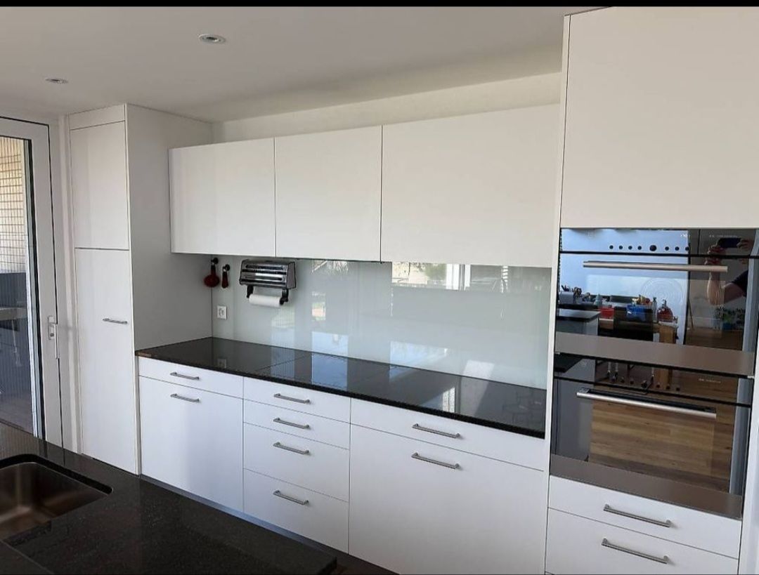 V-Zug Cucine complete: Moderne Schweizer Einbauküche mit hochwertigen Geräten  – Usato da Zunzgen venduto da Fleksi