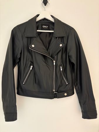Veste en simili cuir ONLY noire, taille S, comme neuve!