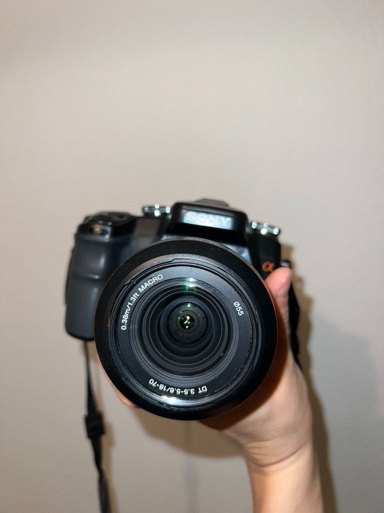 Sony Fotocamera: Digitale Sony Spiegelreflex, gebraucht, Akkuladegerät fehlt – Usato da Zürich venduto da selinamorell 4