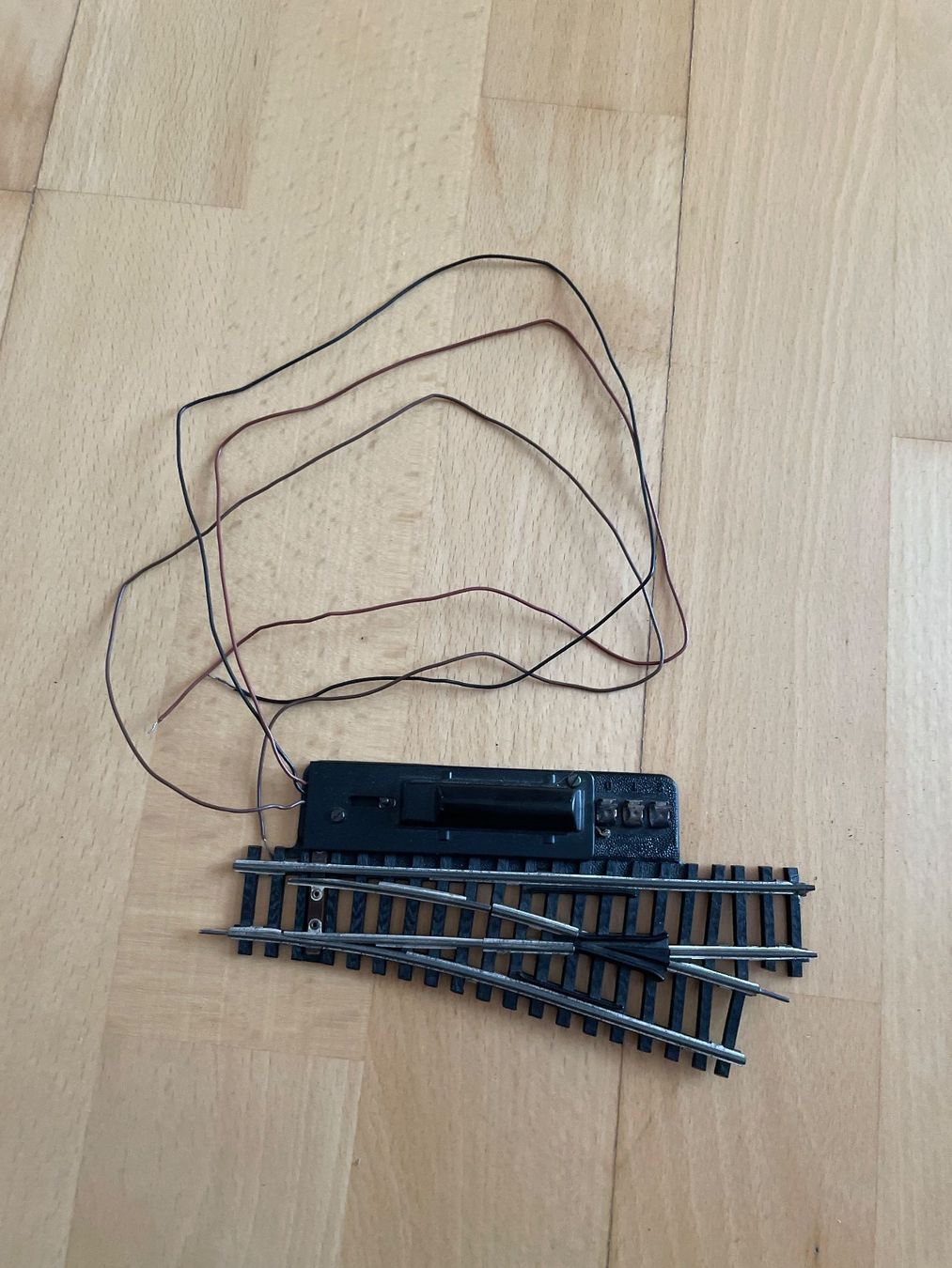 Fleischmann Modellini di ferrovie: Fleischmann - Aiguillage électrique - elektrisch Weichen – Difettoso da Châtel-St-Denis venduto da Mel-Stef