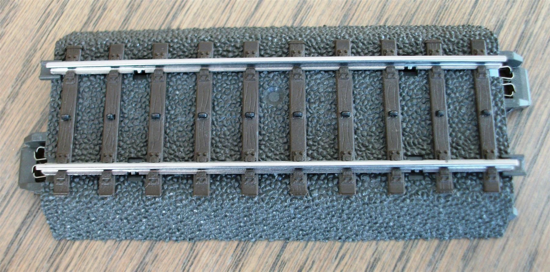 Märklin Modellini di ferrovie: C-Gleise, 24077, neu, ab 1 Stück – Nuovo (secondo la descrizione) da St. Moritz venduto da Manu7500