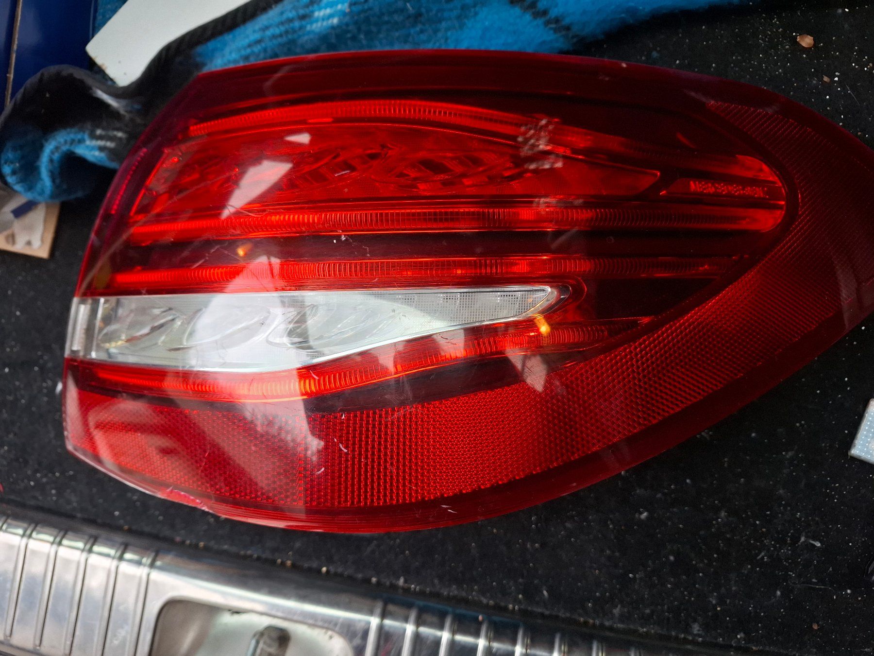 Mercedes-Benz Tutti pezzi di ricambio auto: Mercedes S205 Rückleuchte rechts – Usato da Birmensdorf ZH venduto da Ducati025