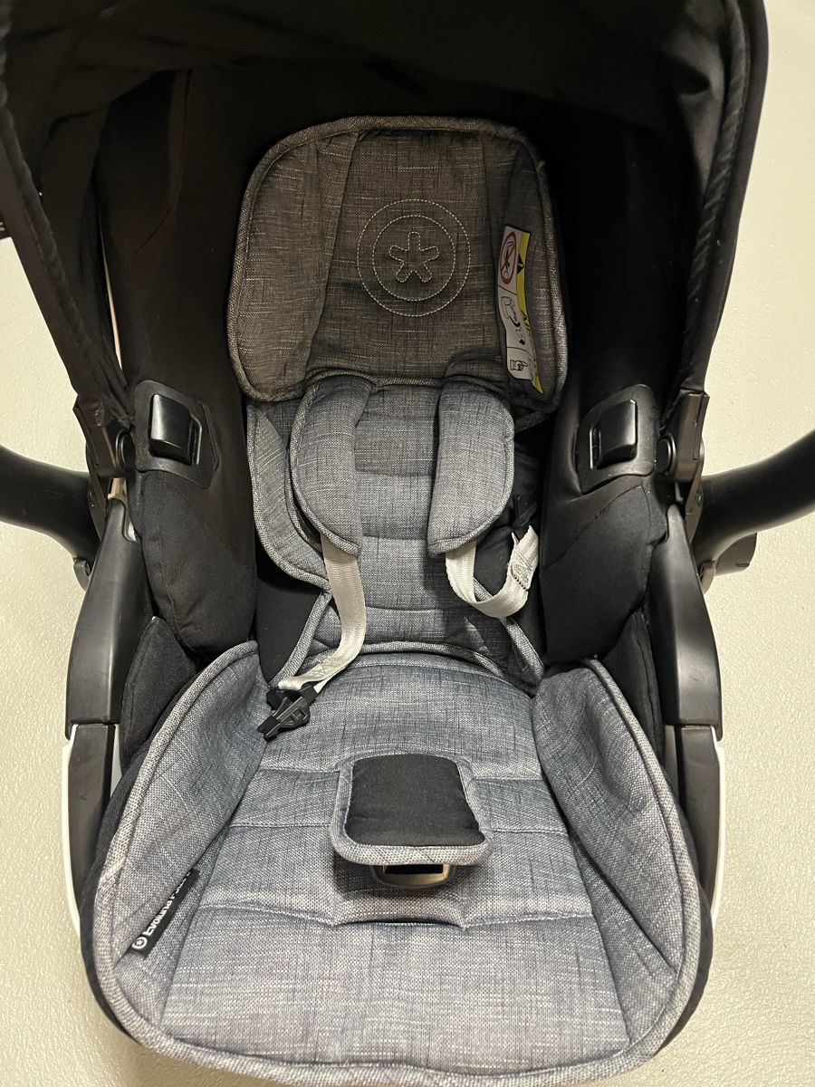 Seggiolini per auto: 2 Babyschalen inkl. Isofixstationen  – Usato da Wolfhausen venduto da Celie87