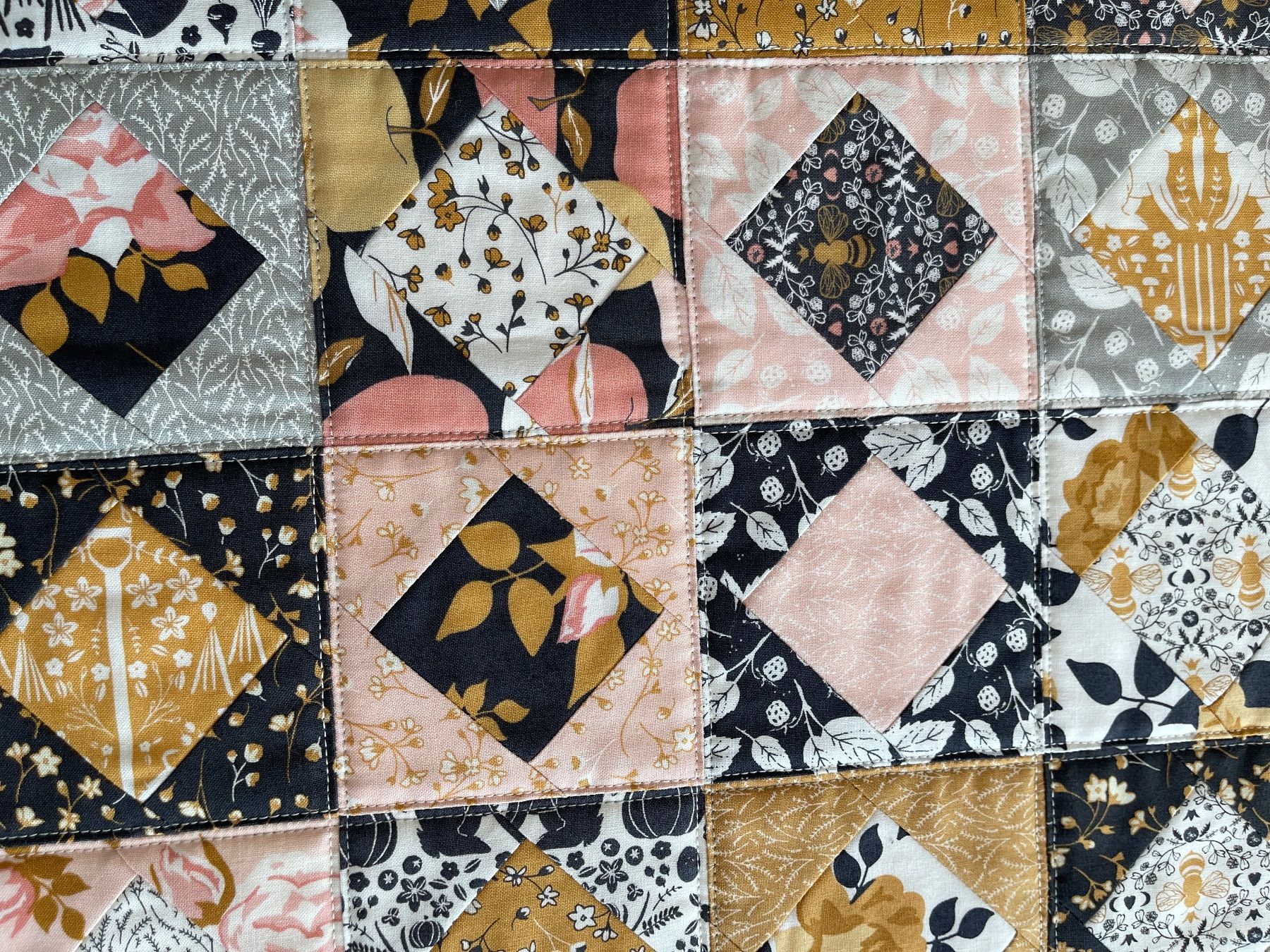Stoffe: Chemin de table patchwork-Quilt fait main. – Neu (gemäss Beschreibung) aus La Chaux-de-Fonds von NathalieM07 3
