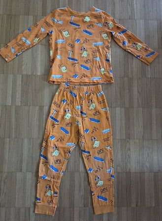 Pyjama Grösse 110-116 (Skateboard etc.)