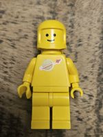 lego figurine  sp007 Classic Space - Yellow with Air Tanks