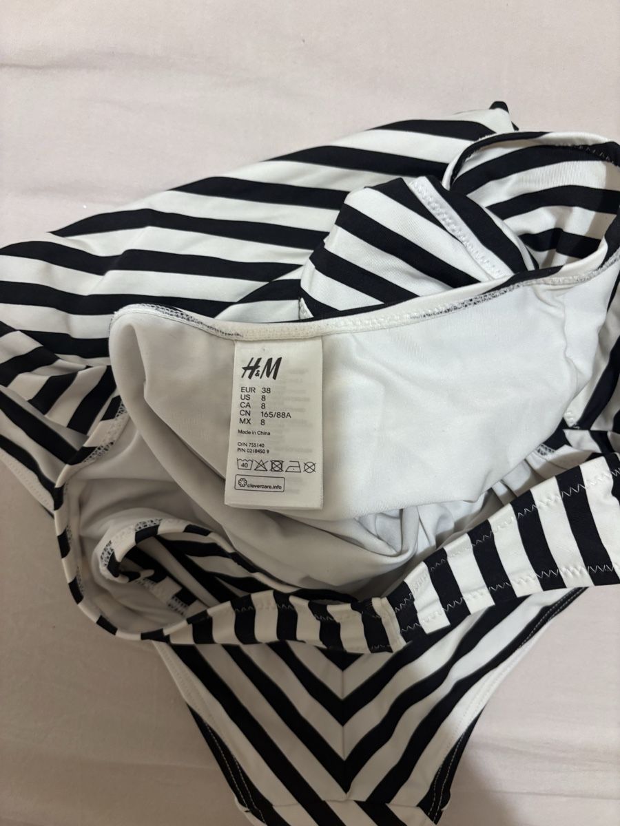 H&M Costumi da bagno & Bikini: Costume intero a righe bianco e nero elegante monospalla – Nuovo (secondo la descrizione) da Zürich venduto da mat_58mf 2