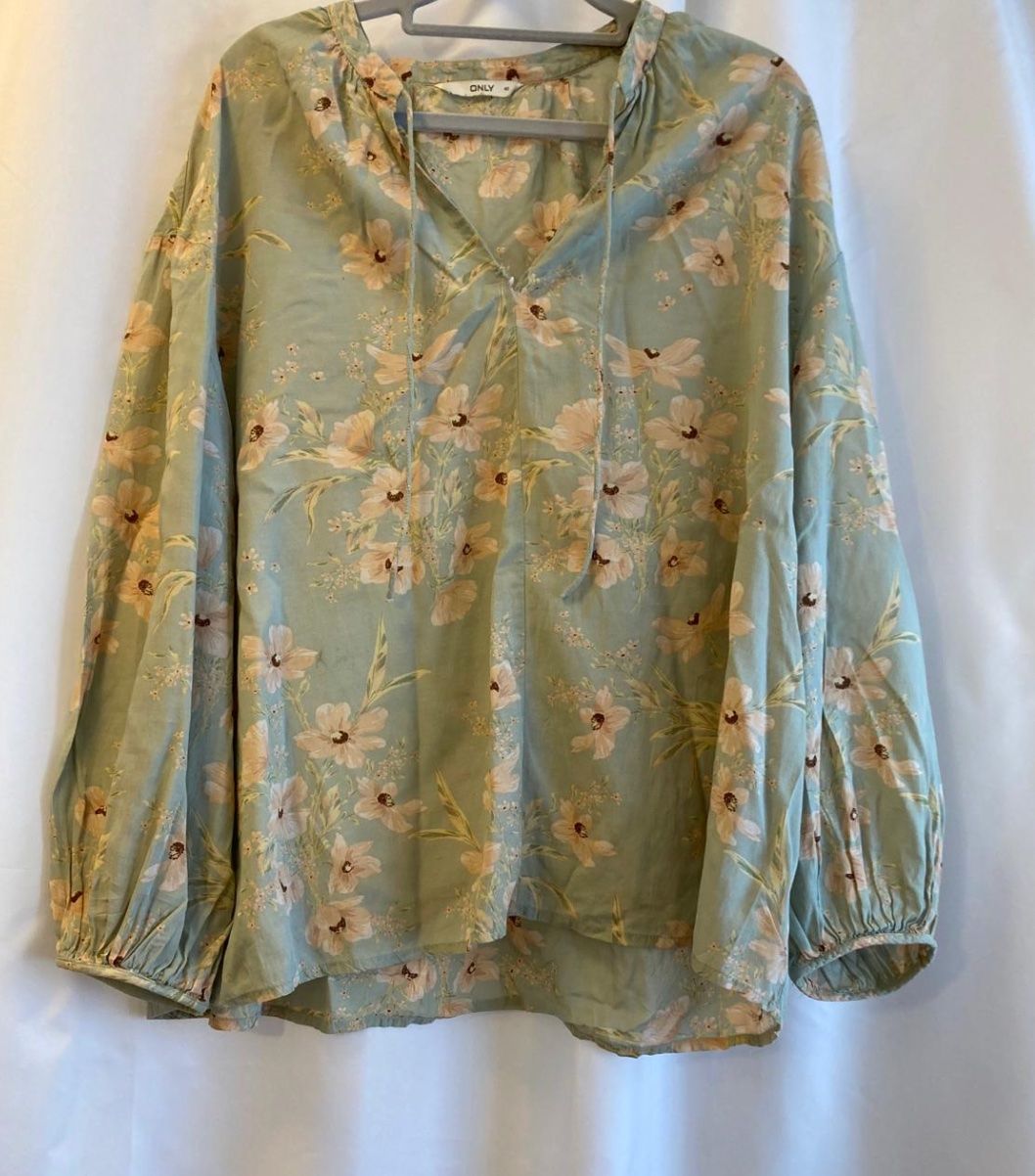 Only Blusen: BLOUSE FLORALE EN COTON – Gebraucht aus Fribourg von hap_25hw