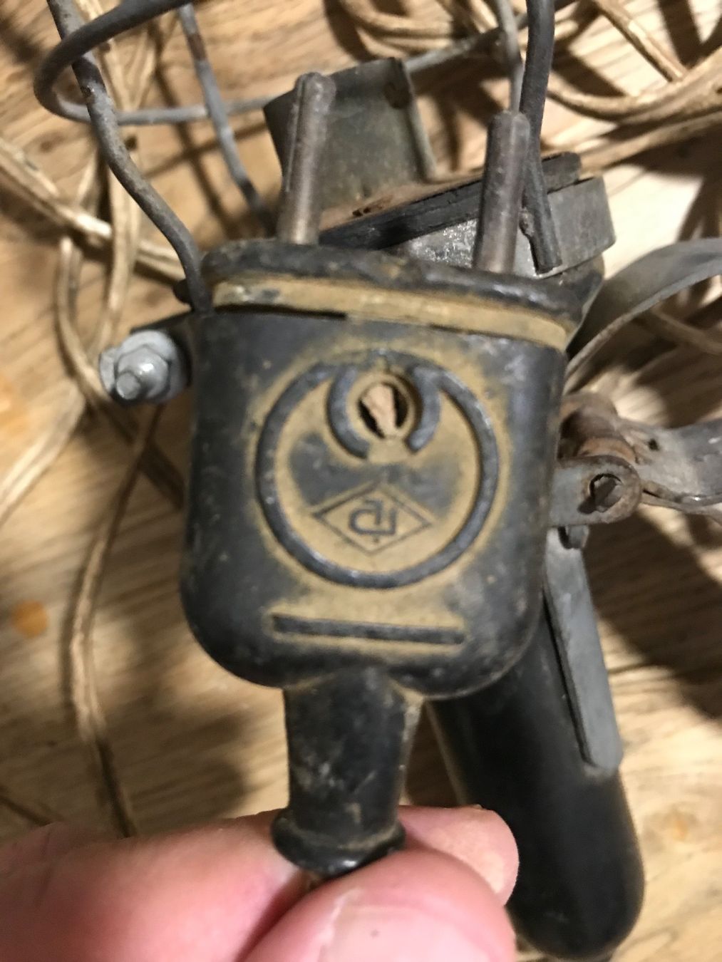 Lampade: Alte  elektrischen  tragbare Lampe – Usato da Niederscherli venduto da ija_y67c 2