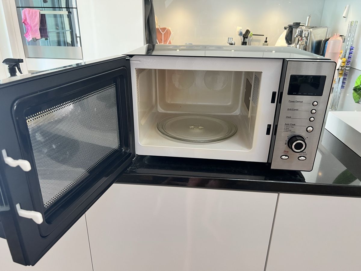 Daewoo Appareils de cuisine: Daewoo Kombi-Mikrowelle mit Grill – D'occasion à Neerach par kimmyller 1
