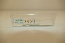 Merten N: 4xweibliche Reisende sitzend