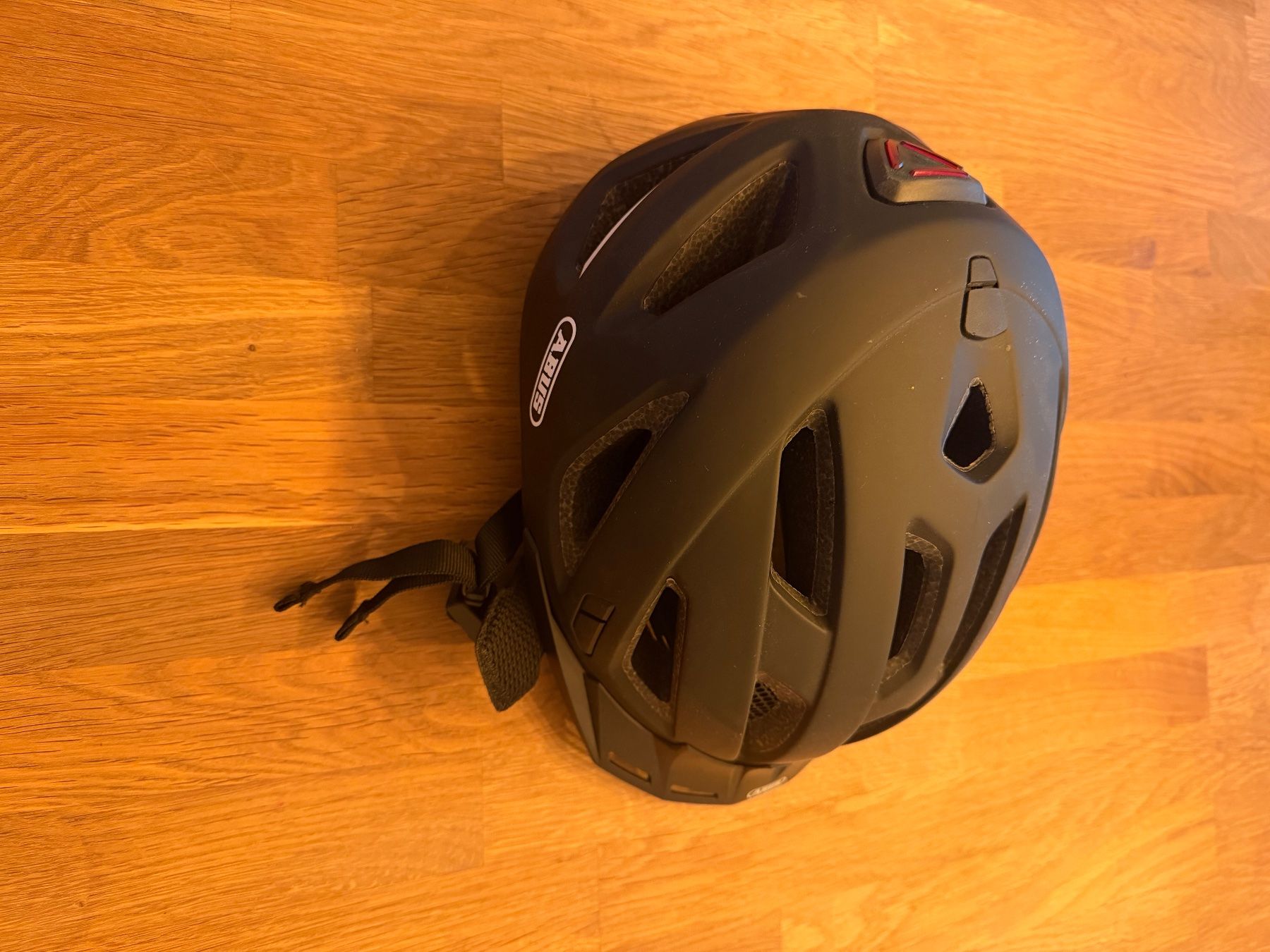 Caschi: Fahrradhelm Abus schwarz matt mit Licht. – Nuovo (secondo la descrizione) da Burgdorf venduto da Amiir83 1