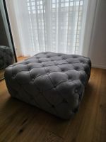 Capella Hocker, Grau