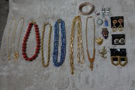 1 schönes 22 teiliges Modeschmuck Set